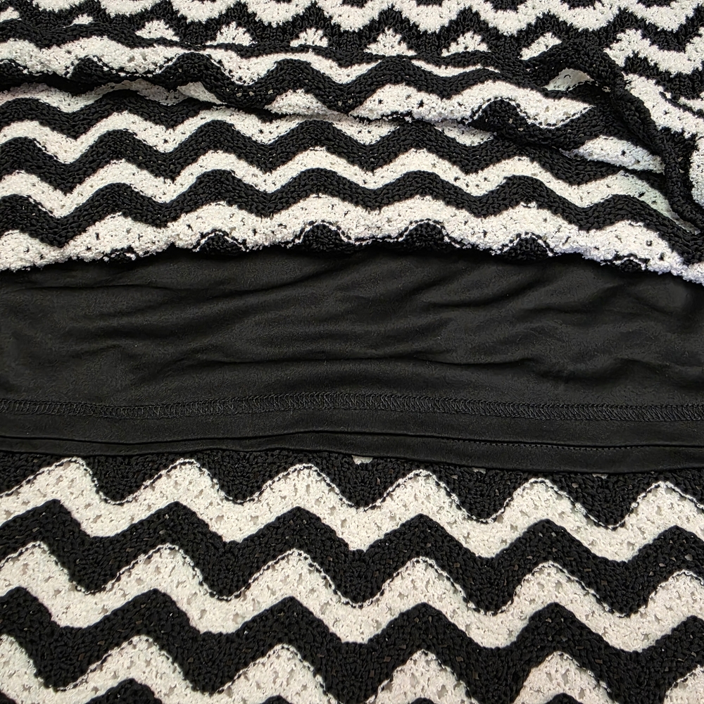 Ava & Viv Black/White Chevron Knit Crochet Mini Skirt 60's Mod Size 3X - Picture 5 of 8